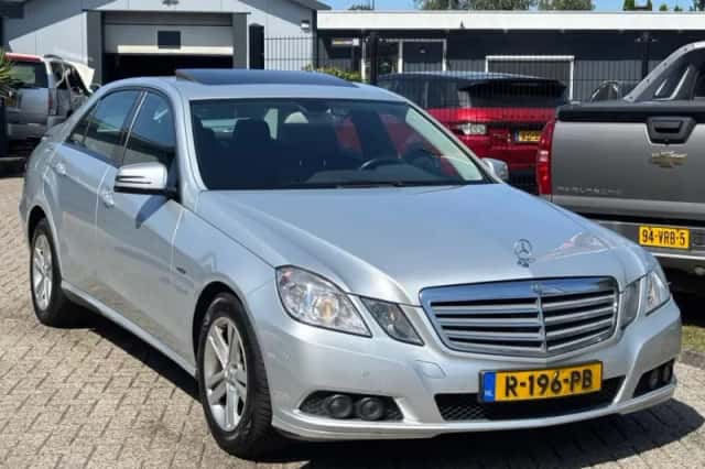 Mercedes-Benz E-Klasse (2009) thumbnail 3