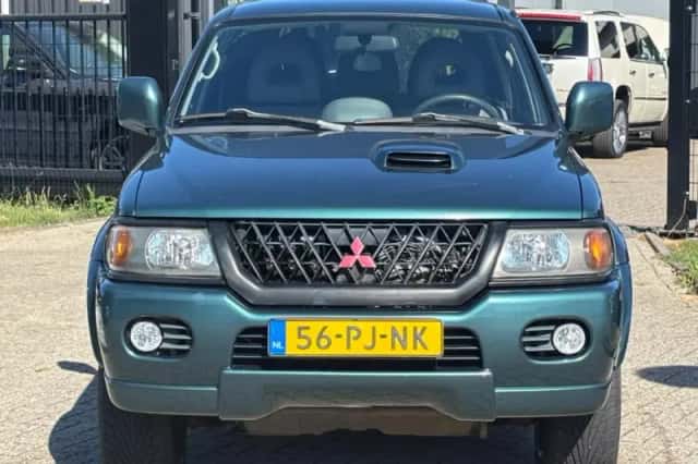 Mitsubishi Pajero (2004) thumbnail 2