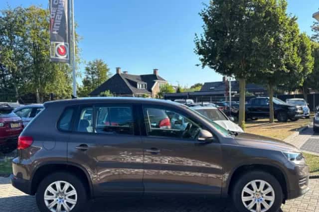 Volkswagen Tiguan (2011) thumbnail 4