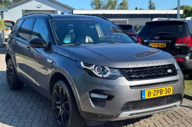 Land Rover Discovery Sport (2015) thumbnail 2