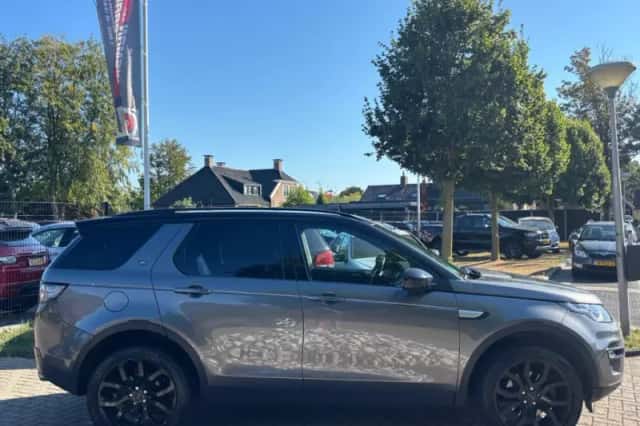 Land Rover Discovery Sport (2015) thumbnail 3