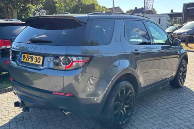 Land Rover Discovery Sport (2015) thumbnail 4