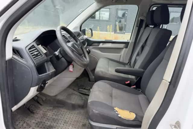 Volkswagen Transporter (2019) thumbnail 2