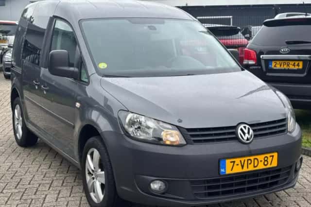 Volkswagen Caddy (2011) thumbnail 2