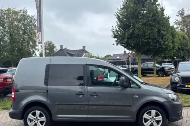 Volkswagen Caddy (2011) thumbnail 3