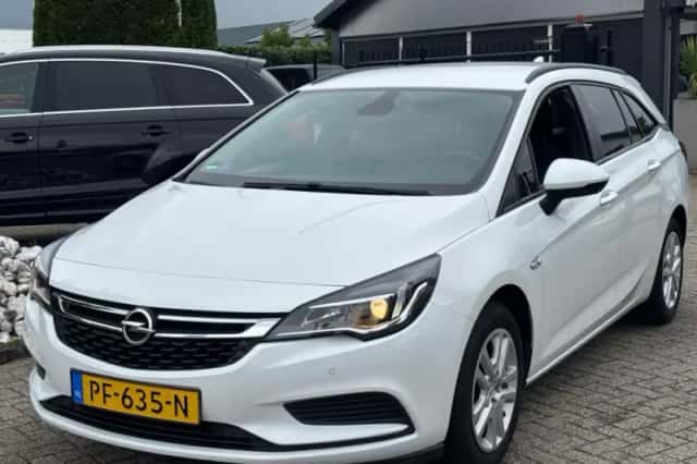 Opel Astra (2017) thumbnail 1