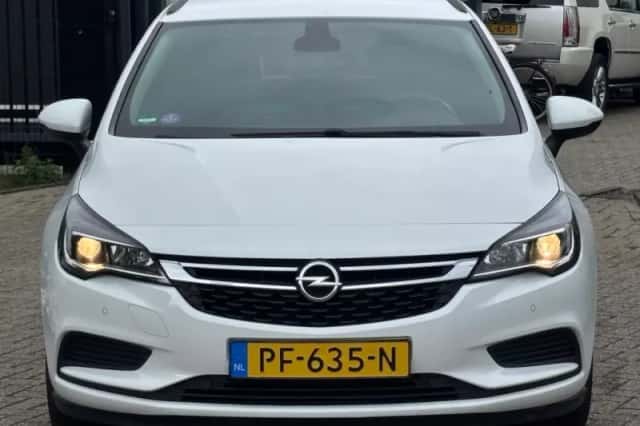 Opel Astra (2017) thumbnail 2
