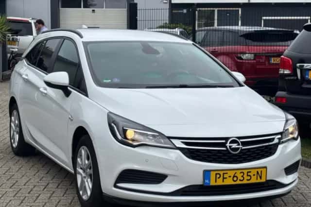 Opel Astra (2017) thumbnail 3