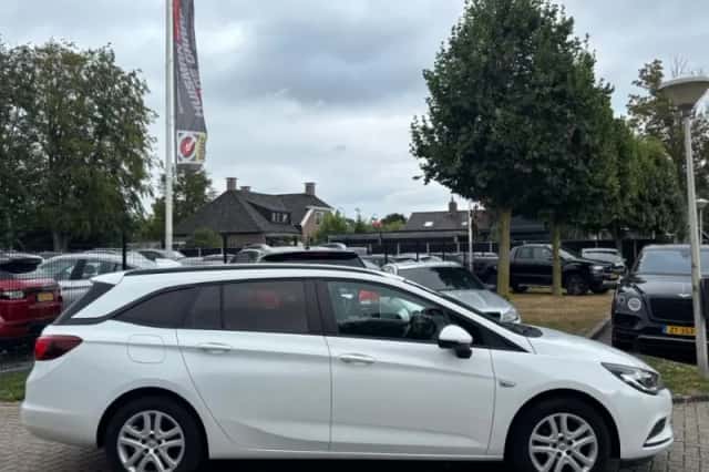 Opel Astra (2017) thumbnail 4