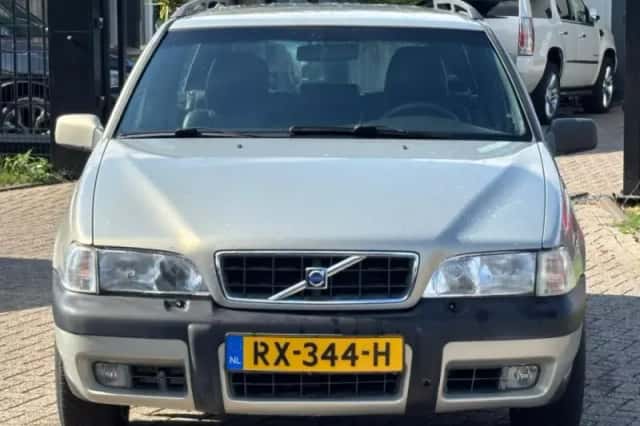 Volvo V70 XC (2000) thumbnail 2