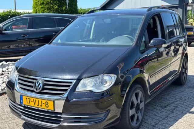 Volkswagen Touran (2007) thumbnail 1