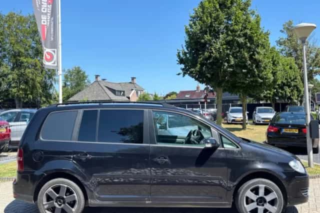 Volkswagen Touran (2007) thumbnail 3