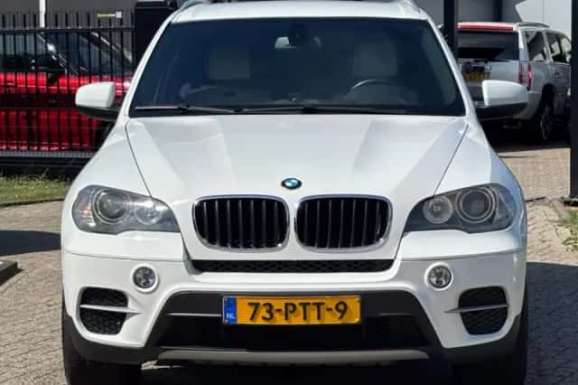 BMW X5 (2011) thumbnail 2