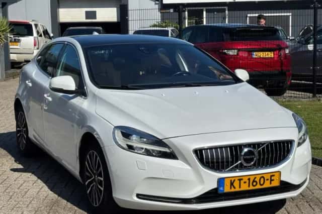Volvo V40 (2016) thumbnail 3
