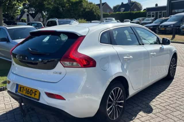 Volvo V40 (2016) thumbnail 5
