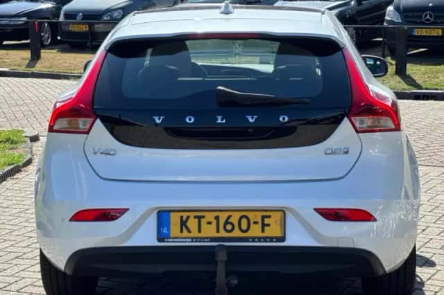 Volvo V40 (2016) thumbnail 6