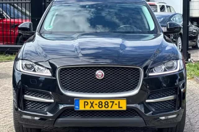 Jaguar F-Pace (2017) thumbnail 2