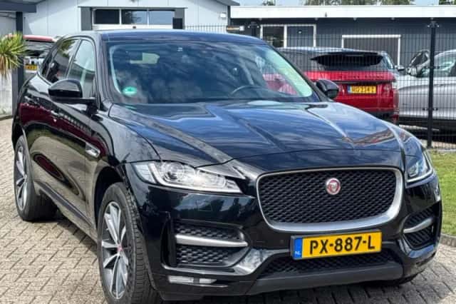 Jaguar F-Pace (2017) thumbnail 3