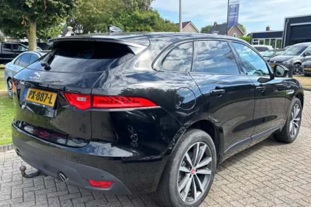 Jaguar F-Pace (2017) thumbnail 4