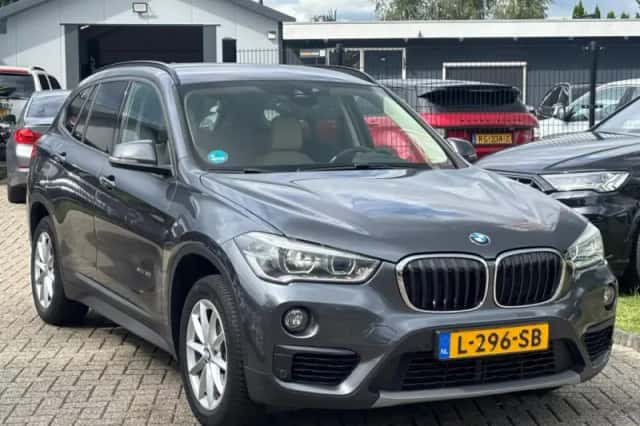 BMW X1 (2017) thumbnail 3