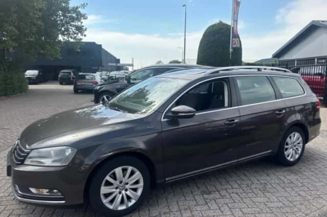 Volkswagen Passat (2012) thumbnail 3