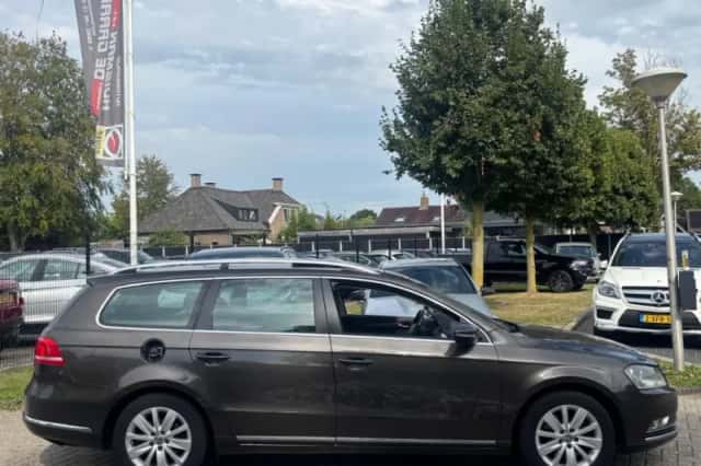 Volkswagen Passat (2012) thumbnail 4