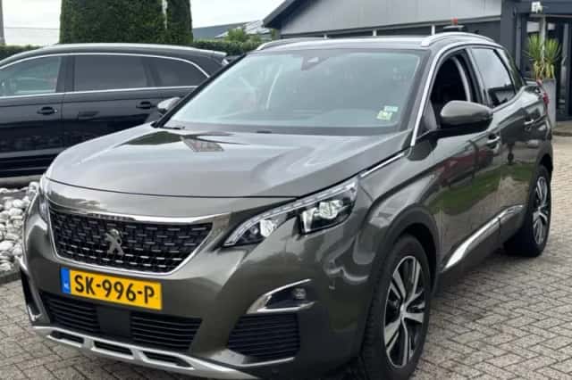 Peugeot 3008 (2018) thumbnail 1