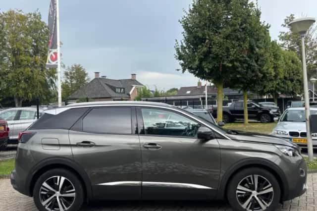 Peugeot 3008 (2018) thumbnail 5