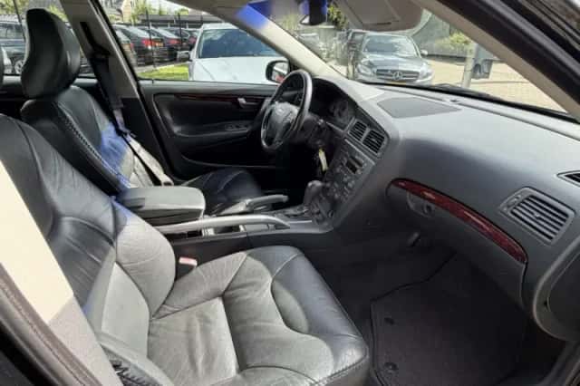 Volvo V70 (2000) thumbnail 4