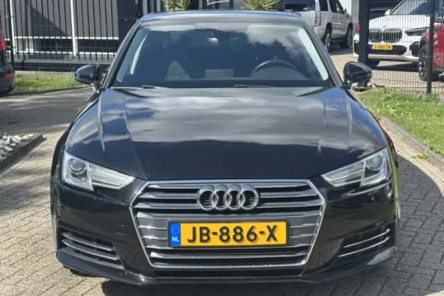 Audi A4 (2016) thumbnail 2