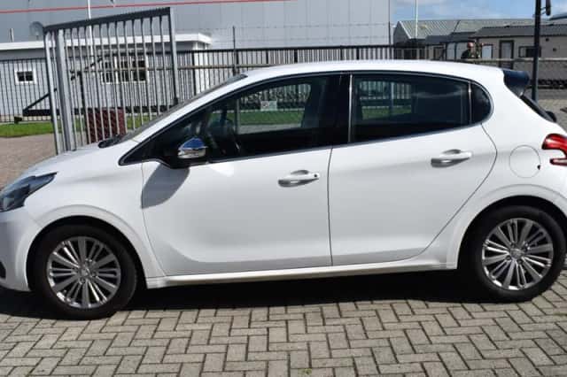 Peugeot 208 (2019) thumbnail 3