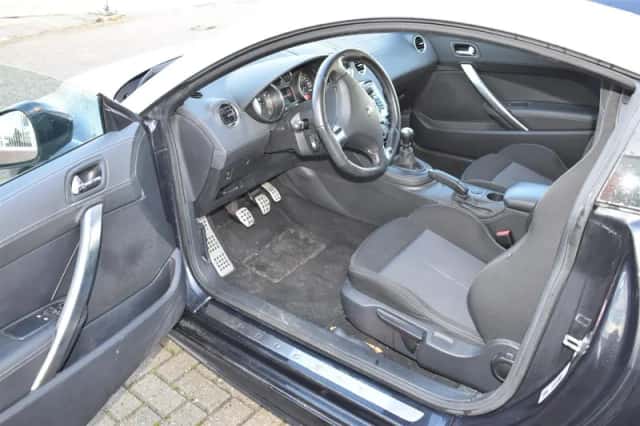 Peugeot RCZ (2012) thumbnail 5