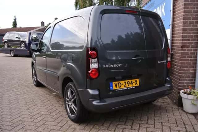 Peugeot Partner (2013) thumbnail 3