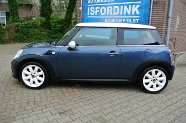 MINI One (2010) thumbnail 2