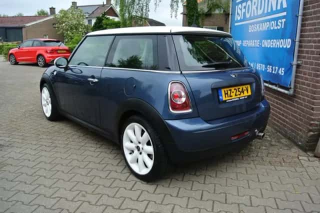 MINI One (2010) thumbnail 3
