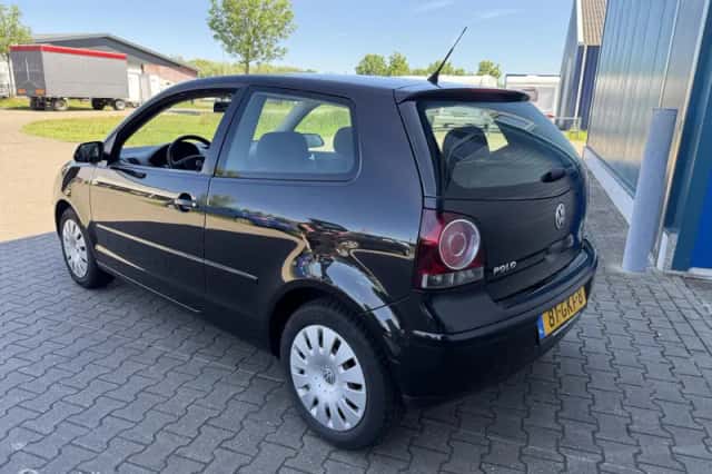 Volkswagen Polo (2008) thumbnail 3