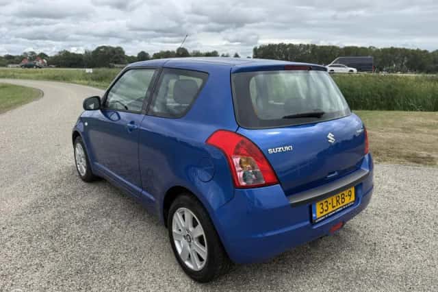 Suzuki Swift (2008) thumbnail 3