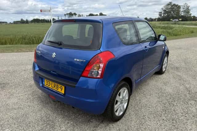Suzuki Swift (2008) thumbnail 4