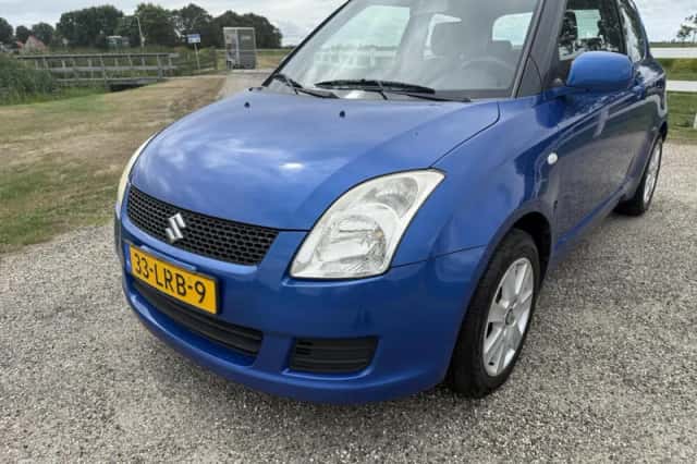 Suzuki Swift (2008) thumbnail 6