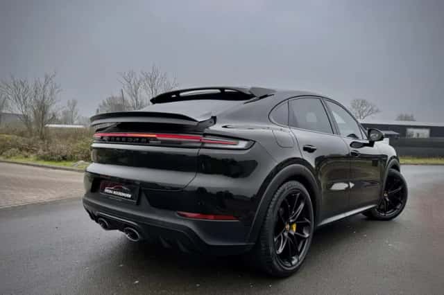 Porsche Cayenne Coupé (2025) thumbnail 2