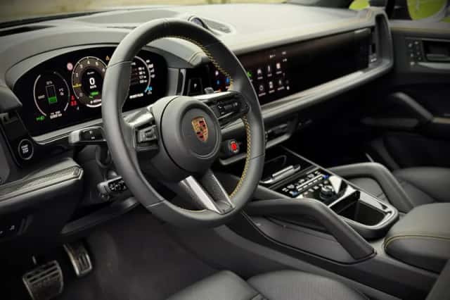 Porsche Cayenne Coupé (2025) thumbnail 3