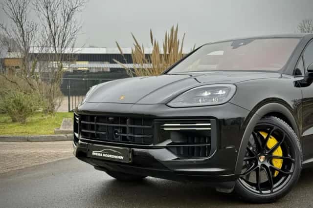 Porsche Cayenne Coupé (2025) thumbnail 4