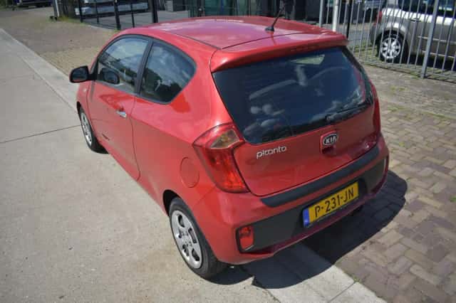 Kia Picanto (2011) thumbnail 5