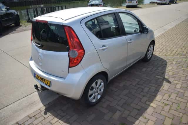 Opel Agila (2008) thumbnail 4