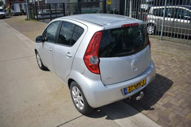 Opel Agila (2008) thumbnail 5