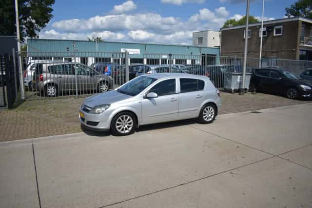 Opel Astra (2004) thumbnail 1