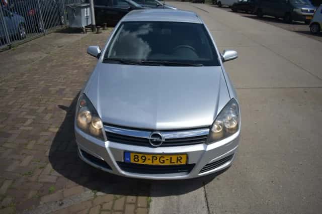 Opel Astra (2004) thumbnail 2