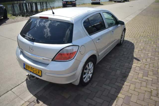 Opel Astra (2004) thumbnail 4