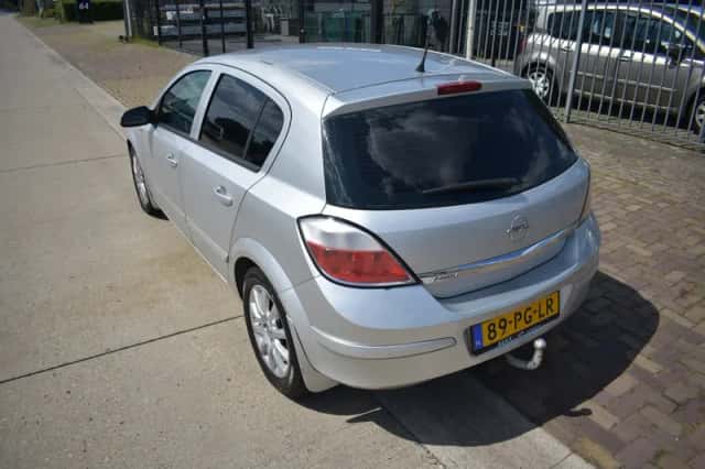 Opel Astra (2004) thumbnail 5