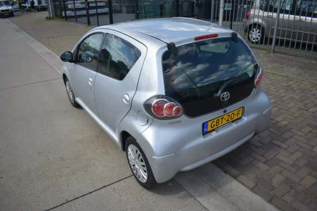 Toyota Aygo (2009) thumbnail 5